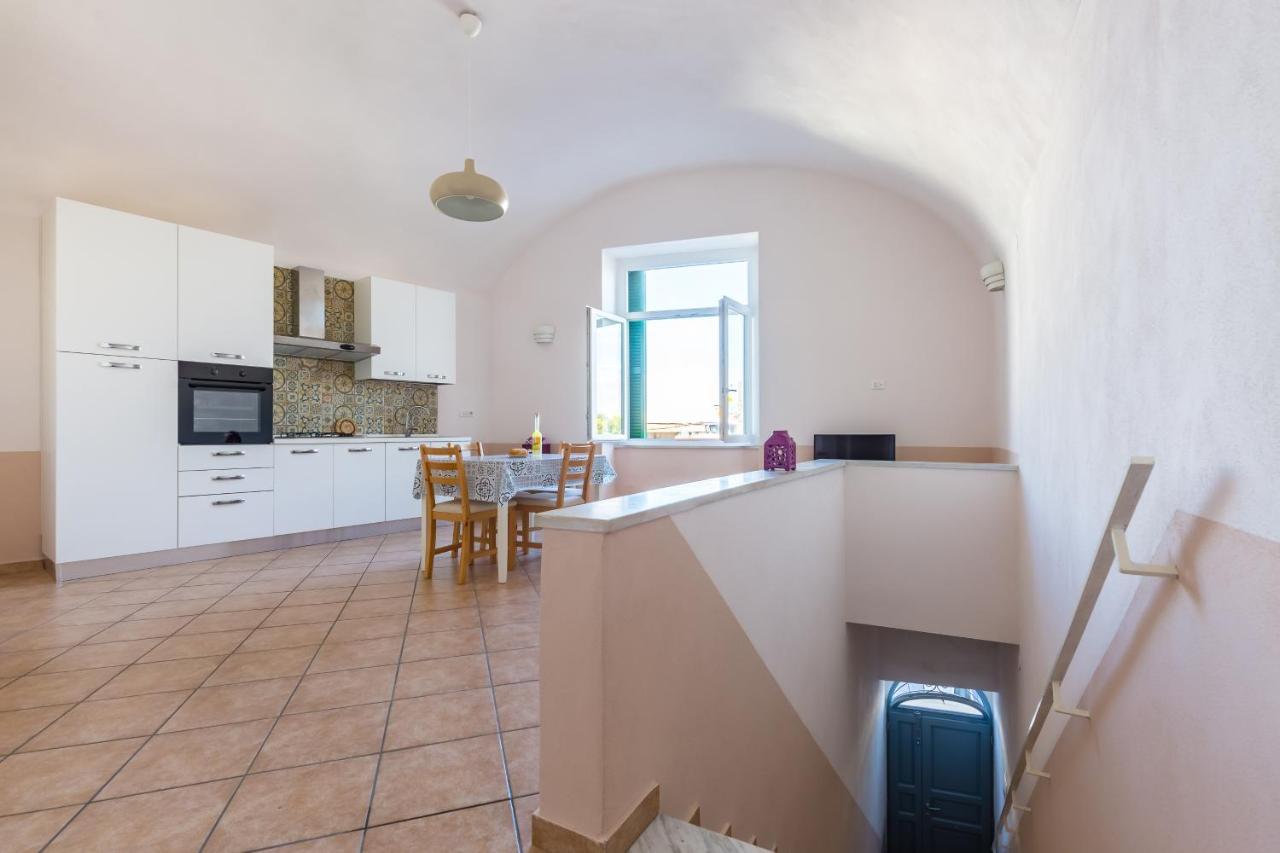 Tizzano House - La Marina Leilighet Procida Eksteriør bilde